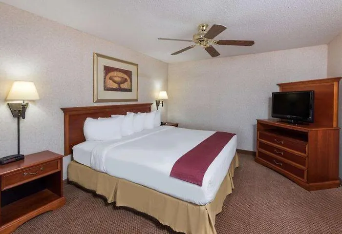 Seasons Inn & Suites Highland