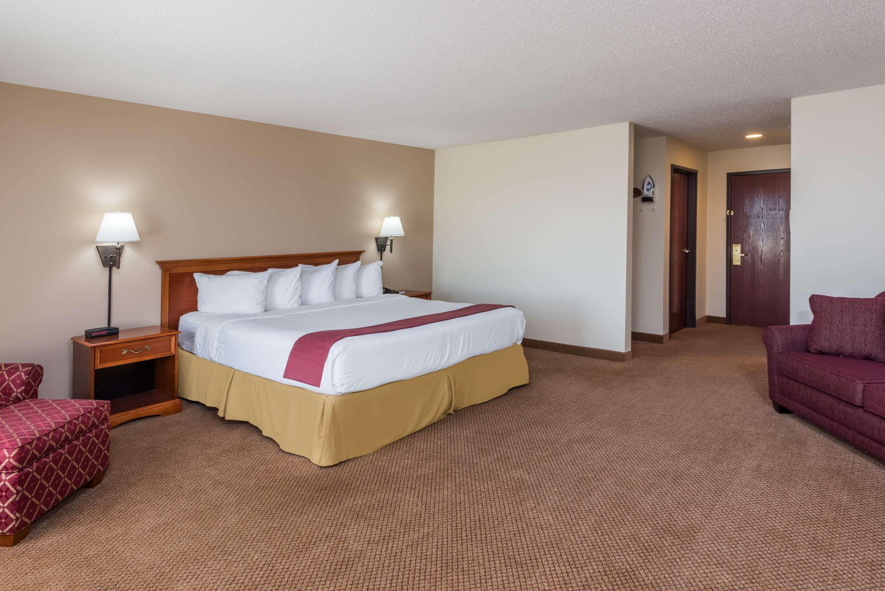 Hotel Seasons & 3*