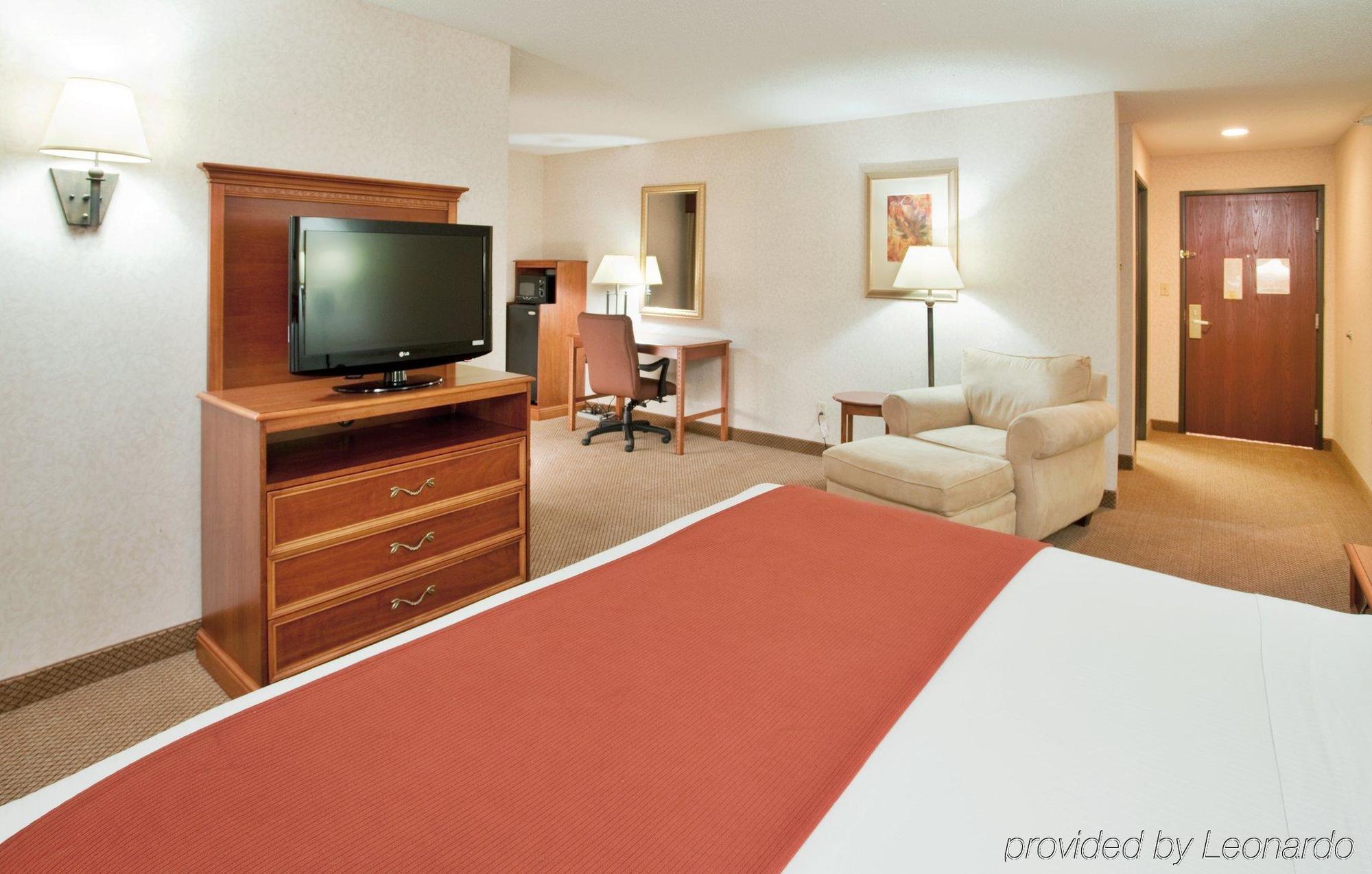Seasons & Hotel 3*