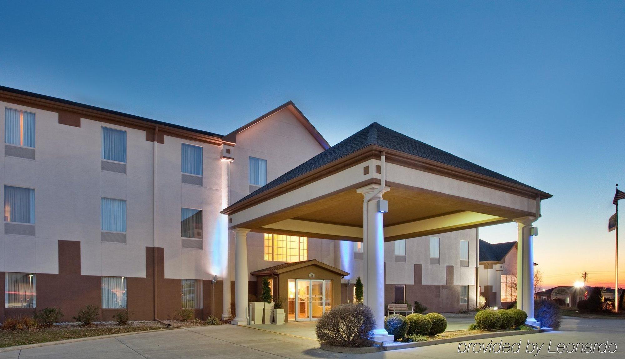 Seasons & Hotel
