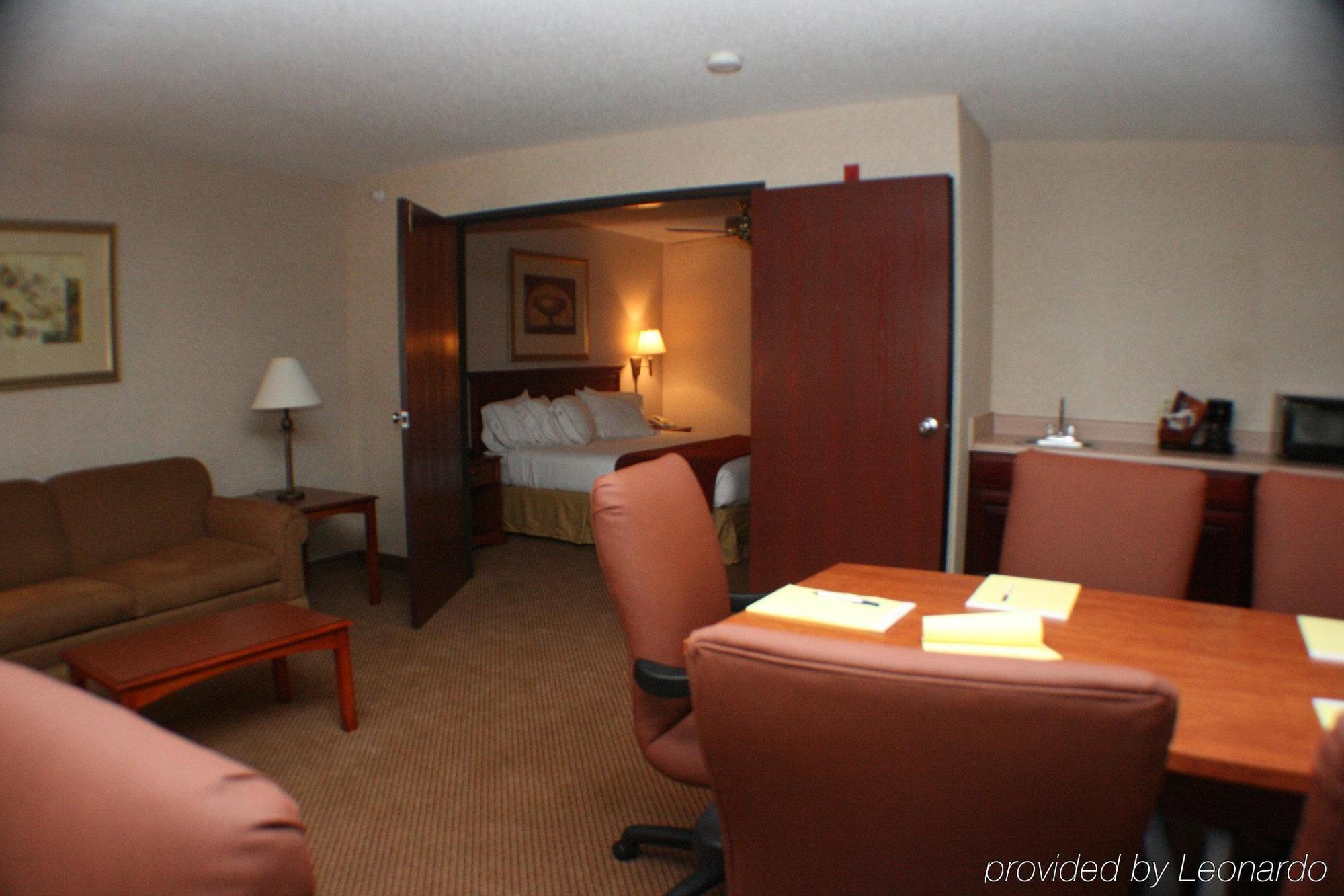 Seasons & Hotel 3*