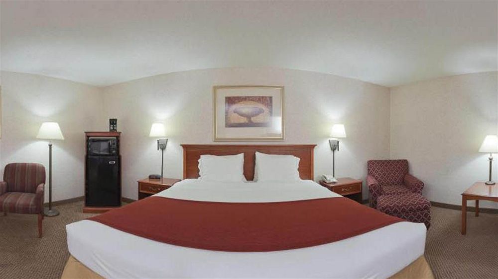 Seasons & Hotel