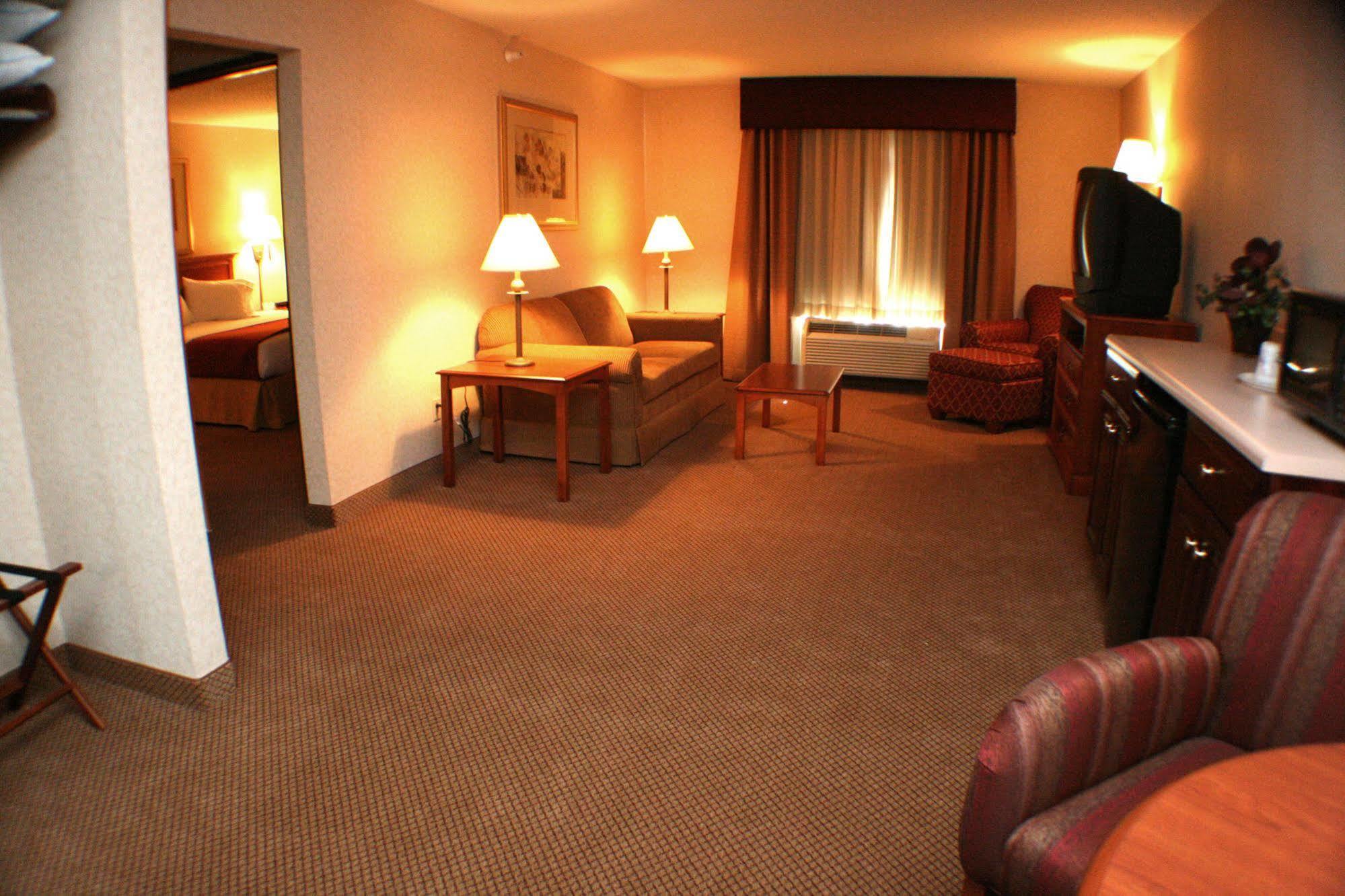 Seasons & Hotel 3*